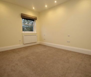 2 bed Flat for rent - Photo 5