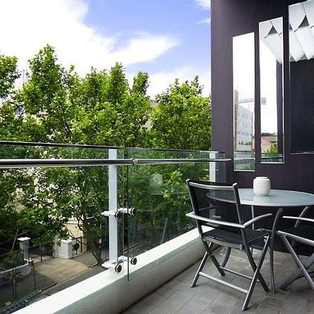 Stylish Split-Level Apartment in the Iconic Ikon Building Prime Potts Point Location - Photo 3