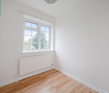 3 bedroom end of terrace house to rent - Photo 4