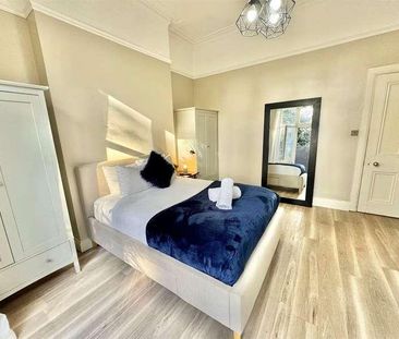 Branksome Wood Road, Bournemouth, Dorset, BH4 - Photo 3