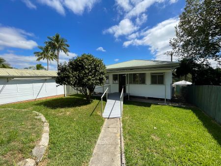 Three Bedroom Family Home - Photo 3