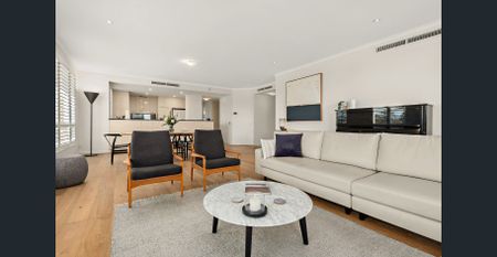 Exquisite Three-Bedroom Apartment within the Prestigious Marina East Complex - Photo 4