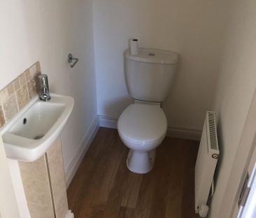 2 bedroom terraced house to rent - Photo 6