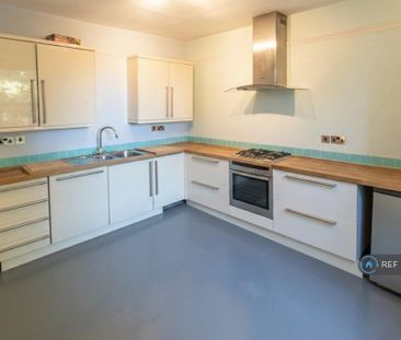 2 bedroom maisonette to rent - Photo 6