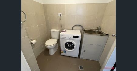 Oversized modern apartment situated in prime location - Photo 3