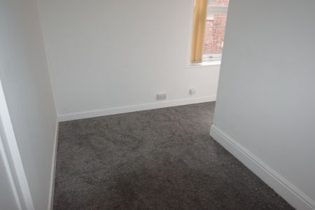 To Let 1 Bed Apartment - Photo 5