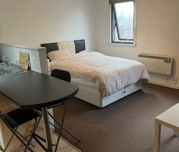 Studio Flat, Blackfriars Road, G1 - Photo 2