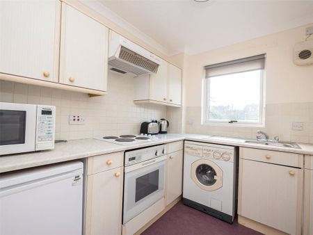 1 bedroom flat to rent - Photo 2