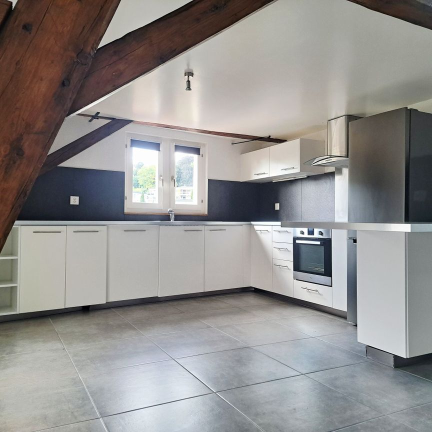 RUE BASSE 38, Appartement de 2.5 pièces avec vaste mezzanine - Photo 1