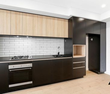 Modern and Convenient Urban Sanctuary in the Heart of Marrickville - Photo 5