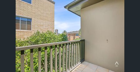 A sun-filled sanctuary in a refurbished block of only four - Photo 5