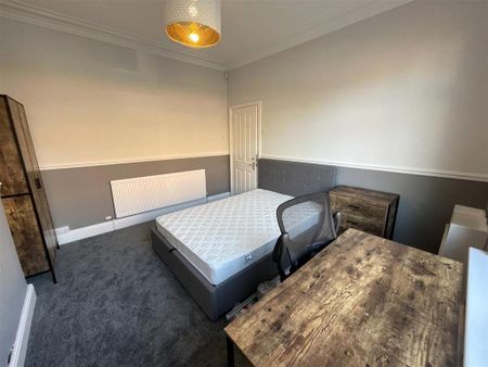 1 bedroom in a house share to rent - Photo 3