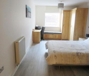 High Street - Photo 5