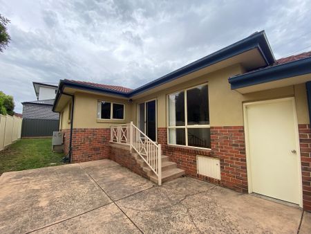 Low-Maintenance Townhouse in a Prime Essendon West Location - Photo 3