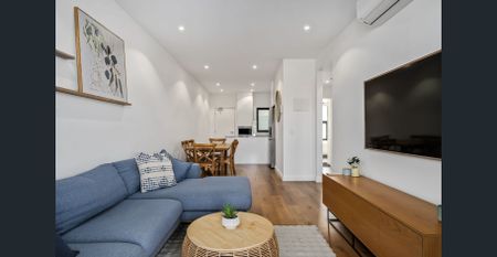 Sophisticated Furnished Prospect Living - Photo 3