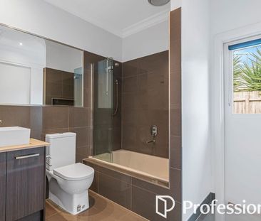 Low maintenance 3 Bedroom Living in Great location - Photo 6