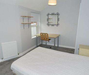 4 bedroom terraced house to rent - Photo 3