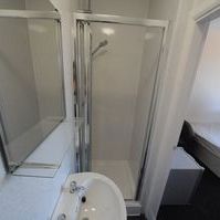 Borough Road, Room 6, Middlesbrough - Photo 4