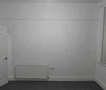 3 bedroom flat to rent - Photo 5