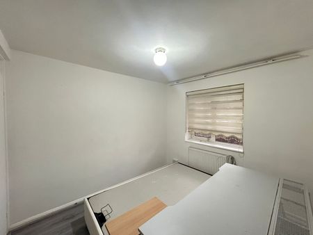 2 Bed Maisonette, The Weymarks, N17 - Photo 3