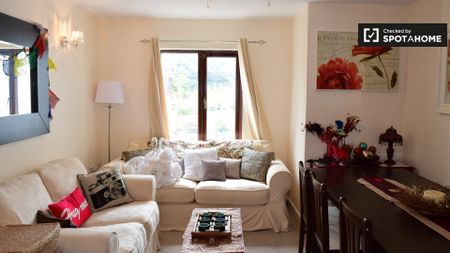 Ensuite room in 3-bedroom apartment in Ballinteer, Dublin - Photo 4