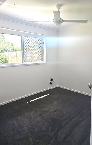 3 BED 2BATH TOWNHOUSE WITH FULLY DUCTED AIR-LAWNED BACKYARD OVERLOOKING PARK - Photo 3