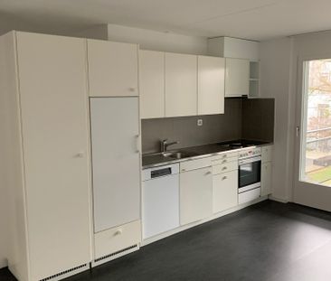Grosszügige 2.5-Zimmerwohnung mit Balkon - Photo 2