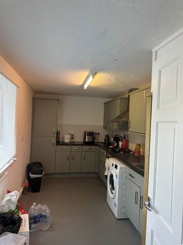 Room in a Shared Flat, Fitch Drive, BN2 - Photo 4