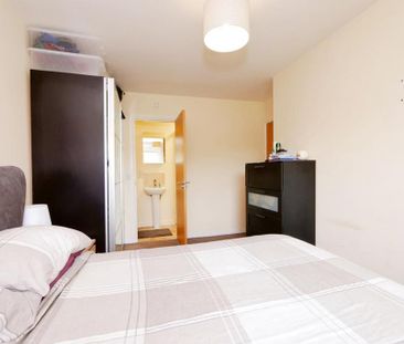 3 bedroom terraced house to rent - Photo 6