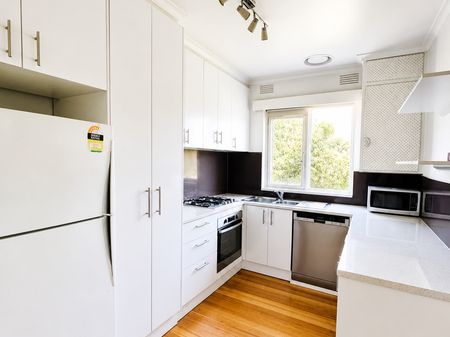 8 Celeste Court, St Kilda East, VIC - Photo 5