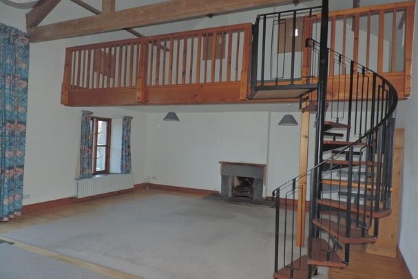 3 bedroom barn conversion to rent - Photo 1