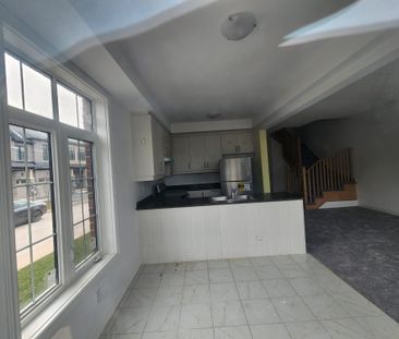 For Lease - 7432 Baycrest Common, Niagara Falls, Ontario - Photo 6