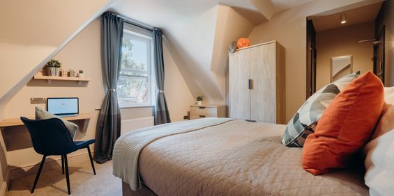 A LUXURY STUDIO EN-SUITE ROOM complex, consisting of fully furnished large studio style rooms. In the heart of Tamworth Town Centre, - Photo 3