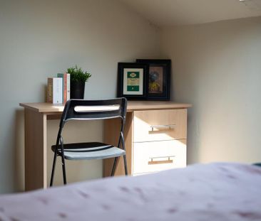 6 bedroom terraced house to rent - Photo 4