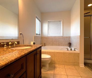 For Lease - 62 Vitlor Drive, Richmond Hill, Ontario - Photo 2