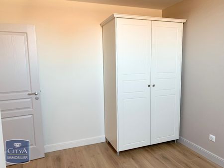 Location Appartement 3 pièces 68m² FONTENAY LE COMTE 85200 - Photo 4