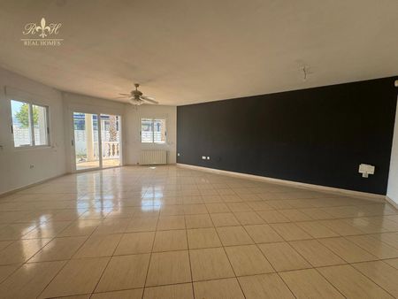 Chalet en alquiler por largas estancias en el centro de Alfaz del Pi. - Photo 3