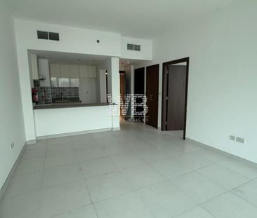 High Floor | Prime Location | Spacious - Photo 4
