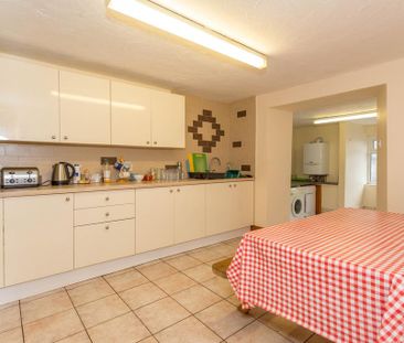 1 bedroom in a house share to rent - Photo 3