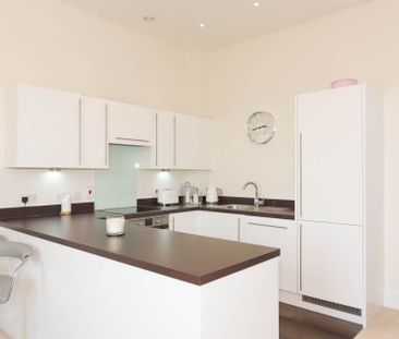 Roberts Court, Sherwood Way, Epsom - Photo 6