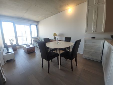 Condo meublé au cœur de Ville-Marie – vue, balcon et services premium - Photo 5