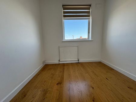 Raeburn Road, Edgware, HA8 - Photo 4