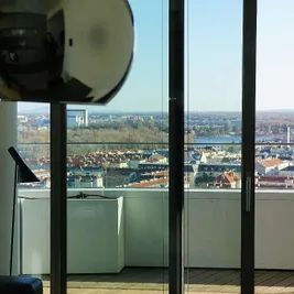 Rare corner unit, executive 32nd floor, amazing view, fully furnished 50m2 + 30 m2 Balcony - Photo 1