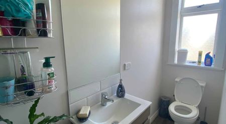 Room 3/66 Sydney Street, Petone - Photo 3