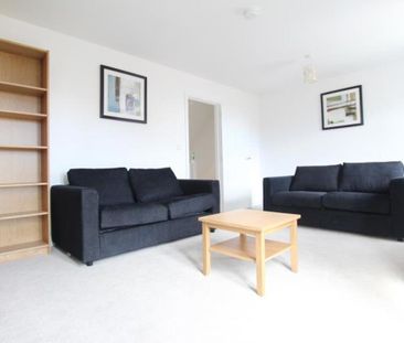 A large four bed STUDENT house, located just a 5 minute walk from t... - Photo 6