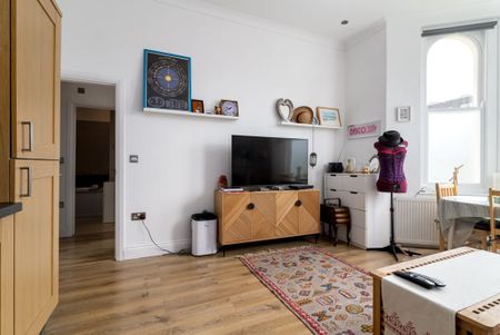 flat 1, 152 West Green Road, London N15 5AE, UK, London - Photo 3