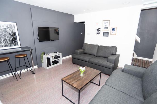 1 bedroom in a house share to rent - Photo 1