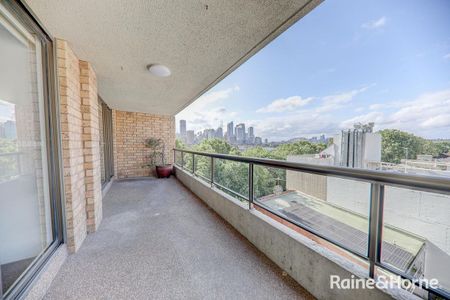 Spacious Two-Bedroom Unit in Prime Sydney Location with Harbour Views - Photo 5