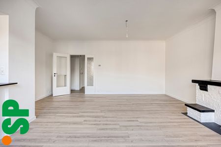 Volledig vernieuwd app met 2 slpks, terras en garage te koop - Photo 2