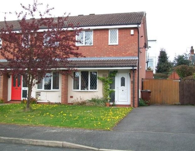 31 Falcon Close, NG7 2DL, NOTTINGHAM - Photo 1